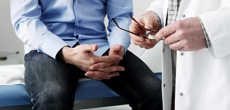 Při prvních příznacích prostatitidy byste se měli poradit s urologem, abyste potvrdili diagnózu. 